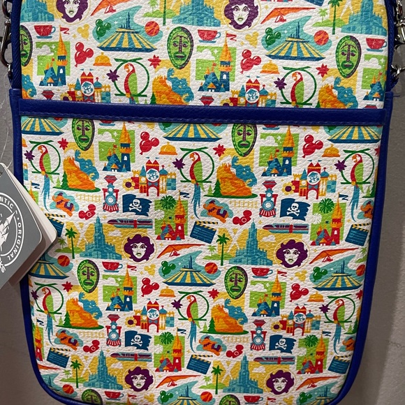 Disney parks iPad carrying case! - Picture 4 of 6